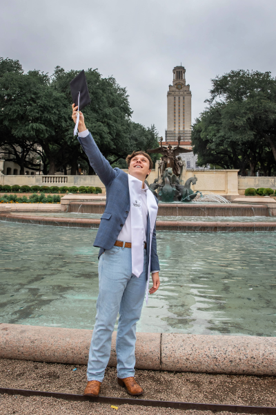 thm_april-2026-ut-graduation-photos-paige-wade-119.webp