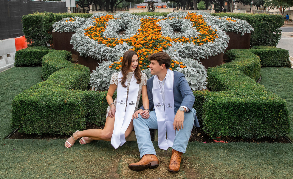 thm_april-2026-ut-graduation-photos-paige-wade-131.webp