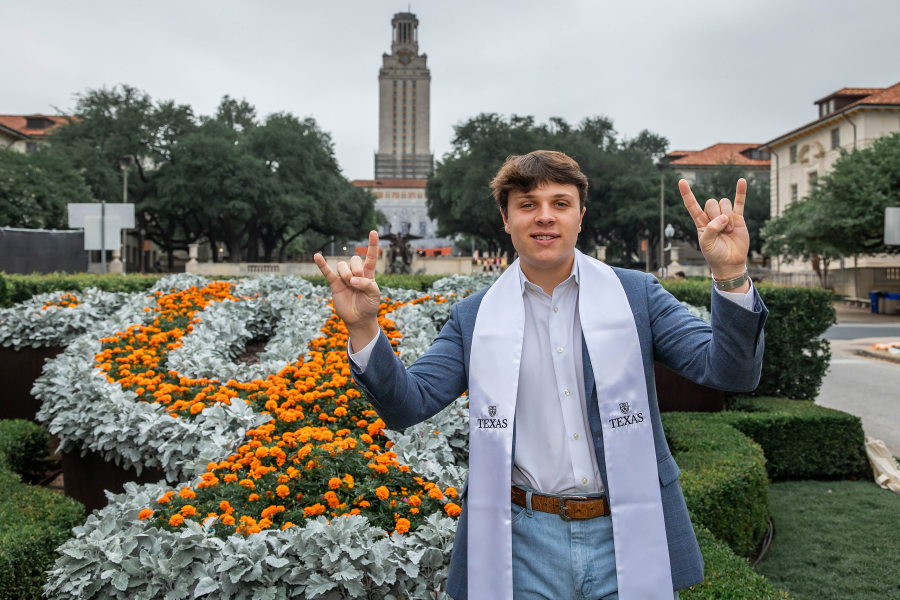 thm_april-2026-ut-graduation-photos-paige-wade-141.webp