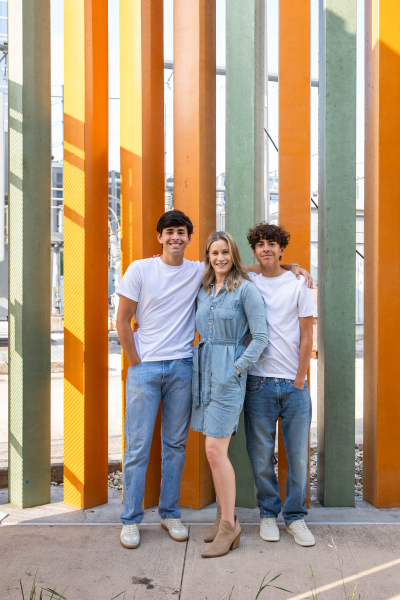 thm_april-2026-vm-family-senior-photos-downtown-austin-010.webp
