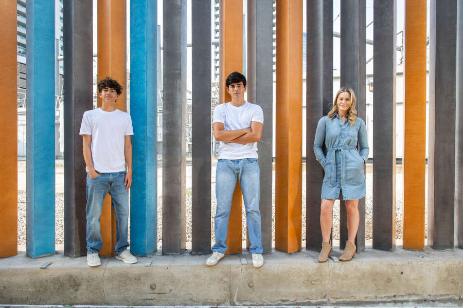 family-senior-photos-downtown-austin-017.webp