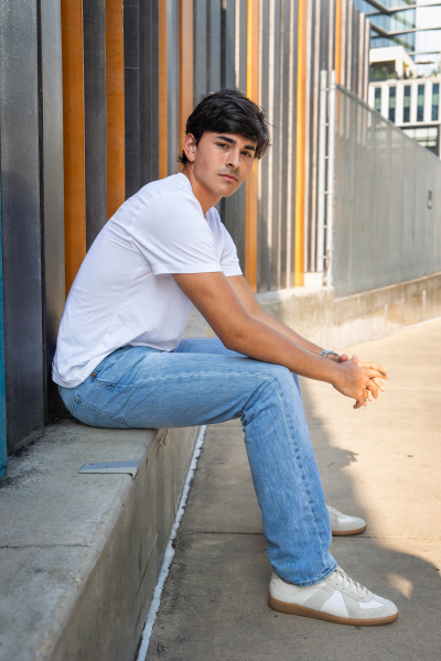 thm_april-2026-vm-family-senior-photos-downtown-austin-021.webp