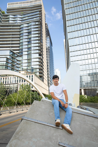 thm_april-2026-vm-family-senior-photos-downtown-austin-023.webp
