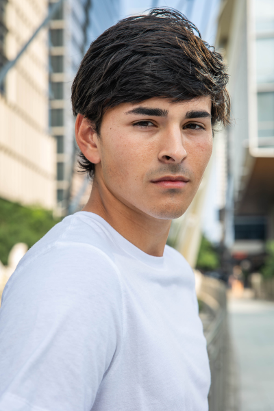 thm_april-2026-vm-family-senior-photos-downtown-austin-035.webp