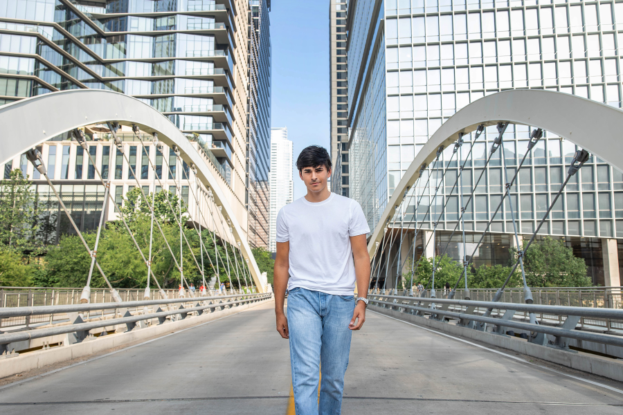 thm_april-2026-vm-family-senior-photos-downtown-austin-038-1.webp