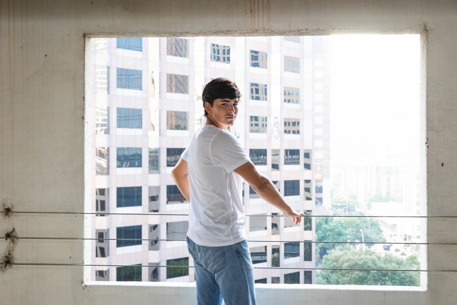 thm_april-2026-vm-family-senior-photos-downtown-austin-068.webp