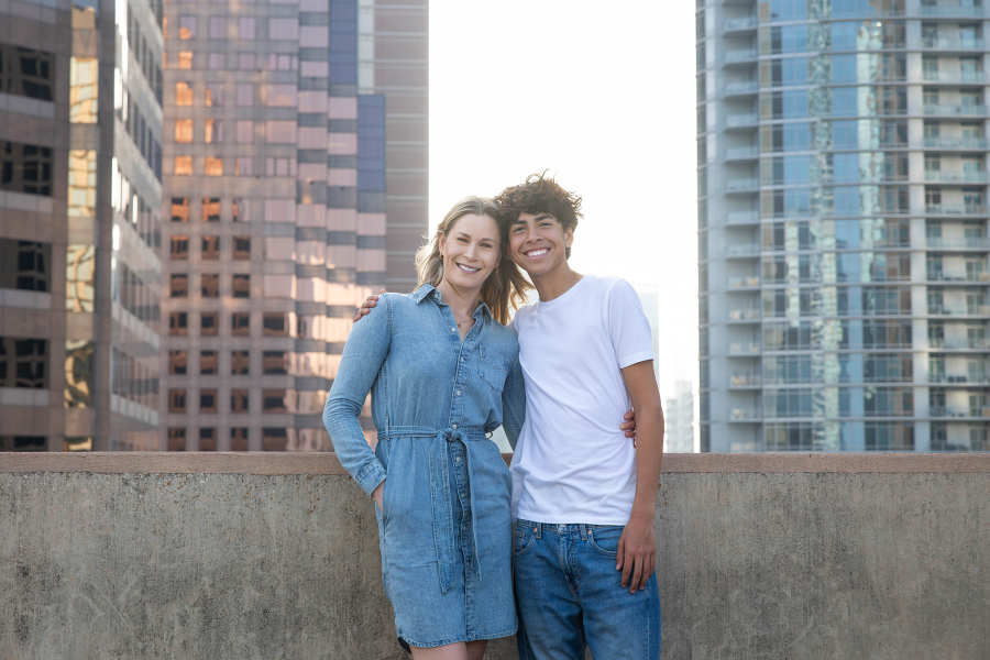 thm_april-2026-vm-family-senior-photos-downtown-austin-070.webp