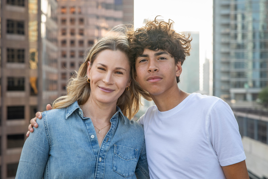 thm_april-2026-vm-family-senior-photos-downtown-austin-074.webp
