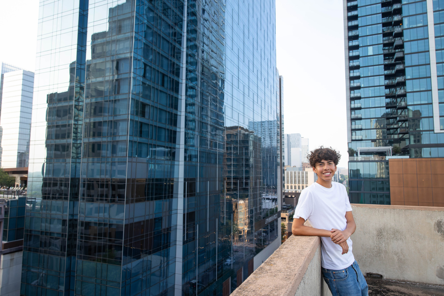 thm_april-2026-vm-family-senior-photos-downtown-austin-079.webp