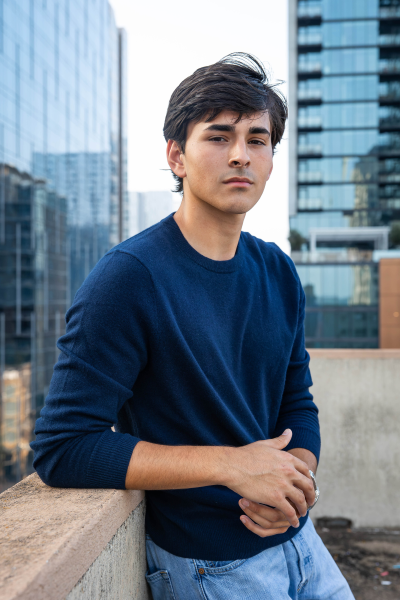 thm_april-2026-vm-family-senior-photos-downtown-austin-086.webp
