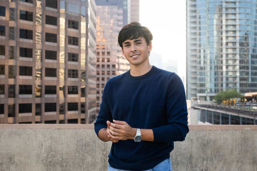 thm_april-2026-vm-family-senior-photos-downtown-austin-095.webp