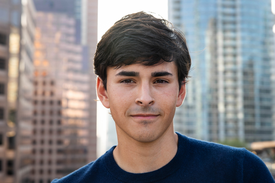 thm_april-2026-vm-family-senior-photos-downtown-austin-098.webp