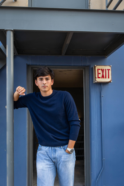 thm_april-2026-vm-family-senior-photos-downtown-austin-107.webp
