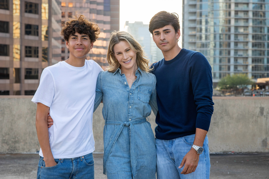 thm_april-2026-vm-family-senior-photos-downtown-austin-173.webp