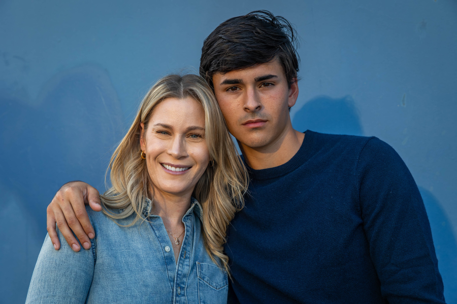 thm_april-2026-vm-family-senior-photos-downtown-austin-176.webp