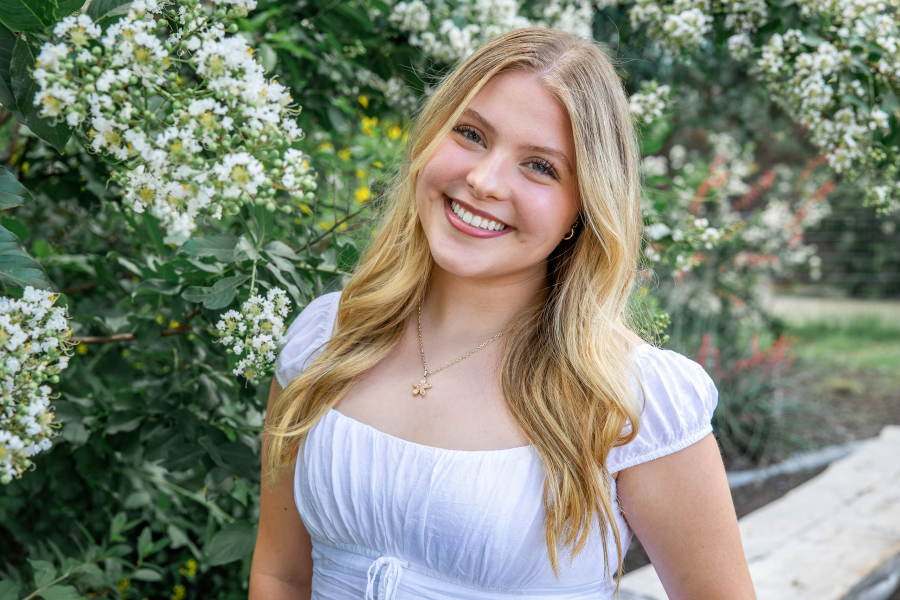thm_may-2026-fs-senior-photos-butler-park-003.webp