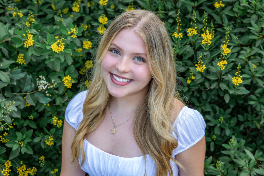 thm_may-2026-fs-senior-photos-butler-park-006.webp