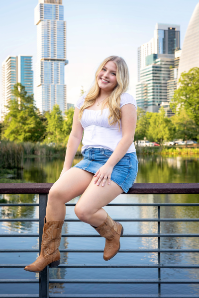 thm_may-2026-fs-senior-photos-butler-park-054.webp