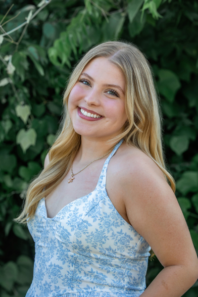 senior-photos-butler-park-075.webp