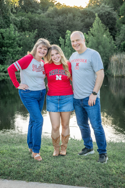 thm_may-2026-fs-senior-photos-butler-park-132.webp