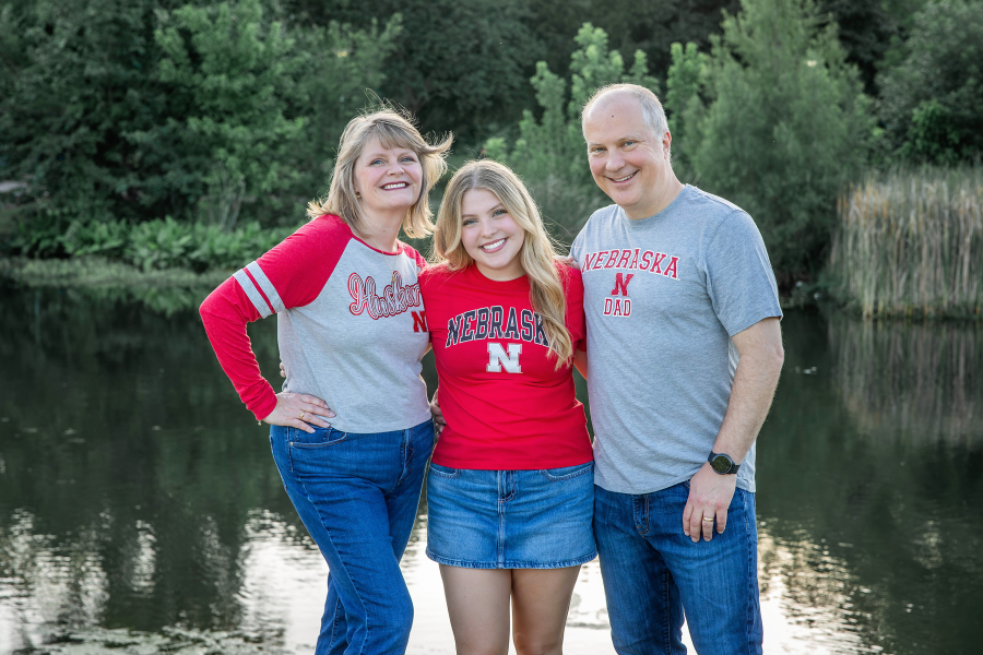 thm_may-2026-fs-senior-photos-butler-park-133.webp