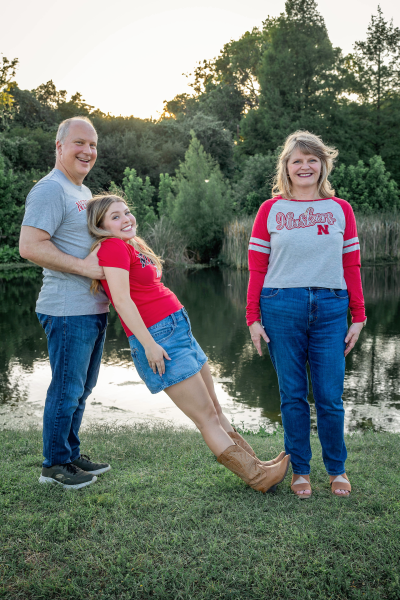 thm_may-2026-fs-senior-photos-butler-park-138.webp