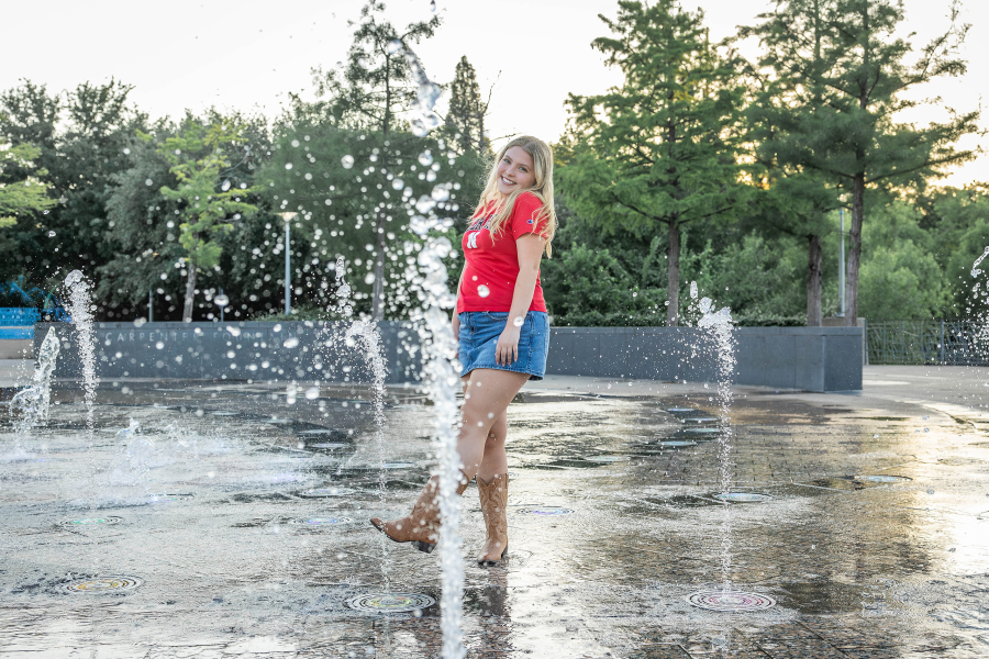 senior-photos-butler-park-169.webp