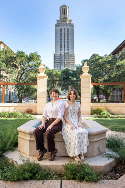 thm_may-2026-ut-graduation-photos-sisters-006.webp