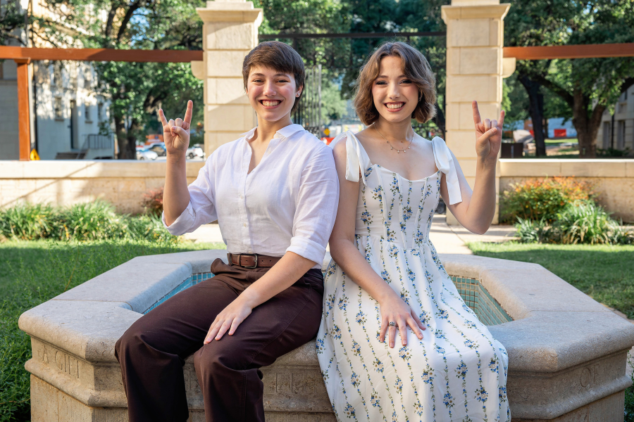 thm_may-2026-ut-graduation-photos-sisters-007.webp