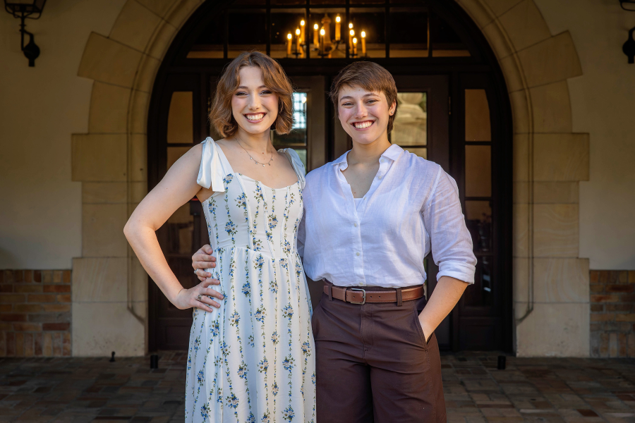 thm_may-2026-ut-graduation-photos-sisters-018.webp