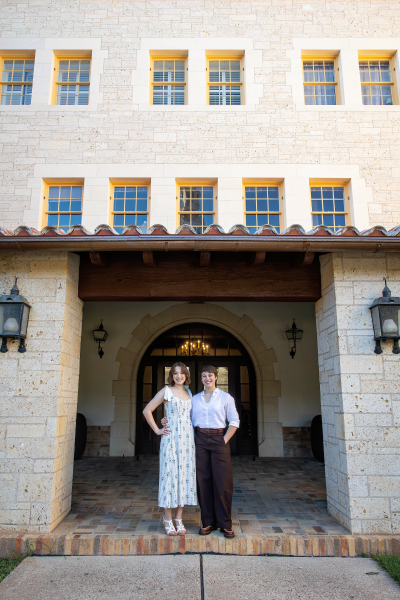 thm_may-2026-ut-graduation-photos-sisters-019.webp