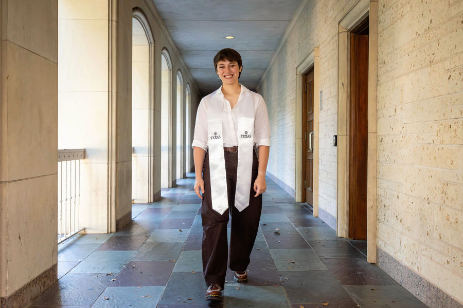 thm_may-2026-ut-graduation-photos-sisters-031.webp