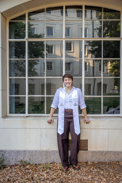 thm_may-2026-ut-graduation-photos-sisters-066.webp