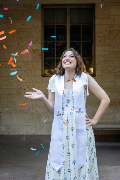 thm_may-2026-ut-graduation-photos-sisters-074.webp