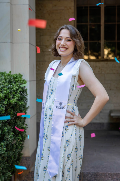 thm_may-2026-ut-graduation-photos-sisters-077.webp