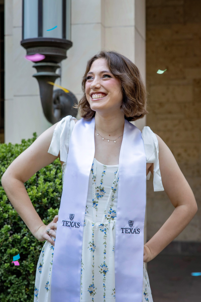 thm_may-2026-ut-graduation-photos-sisters-080.webp