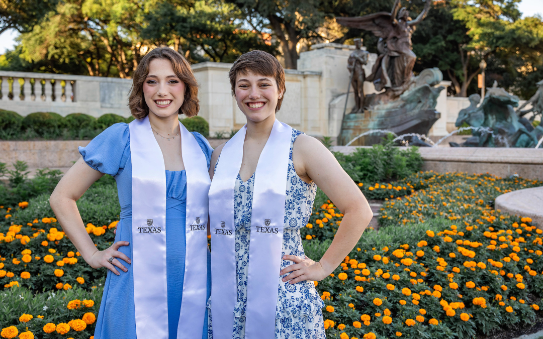 Sisters Shared Senior Photos – UT Graduation Session