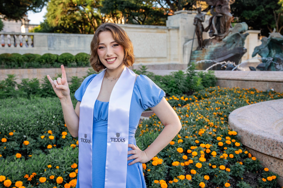 thm_may-2026-ut-graduation-photos-sisters-101.webp