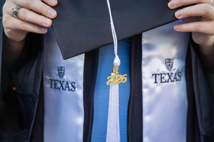 thm_may-2026-ut-graduation-photos-sisters-104.webp
