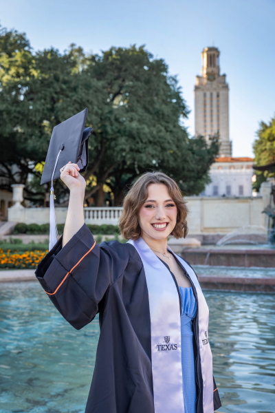 thm_may-2026-ut-graduation-photos-sisters-105.webp