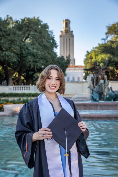 thm_may-2026-ut-graduation-photos-sisters-107.webp