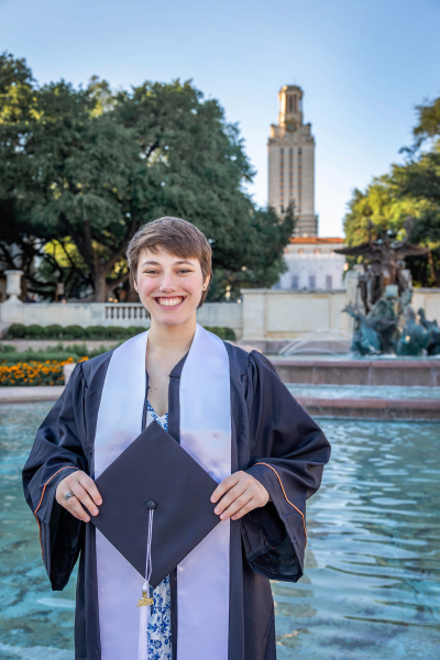 thm_may-2026-ut-graduation-photos-sisters-110.webp