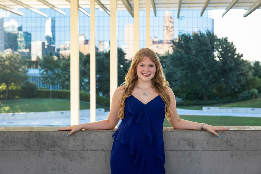 thm_aug-2026-sm-senior-photos-waterloo-park-austin-007.webp