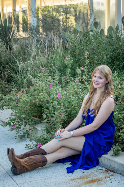 thm_aug-2026-sm-senior-photos-waterloo-park-austin-018.webp