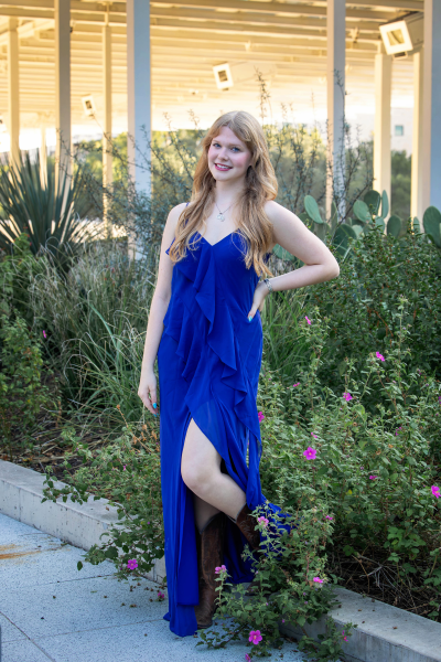 thm_aug-2026-sm-senior-photos-waterloo-park-austin-023.webp