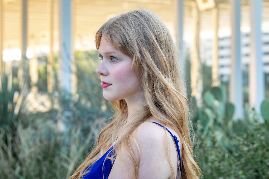 thm_aug-2026-sm-senior-photos-waterloo-park-austin-024.webp