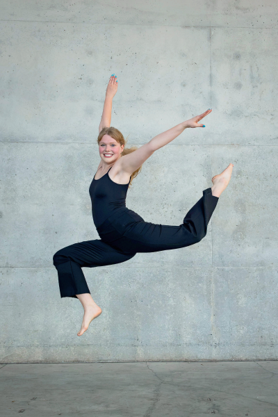 thm_aug-2026-sm-senior-photos-waterloo-park-austin-075.webp