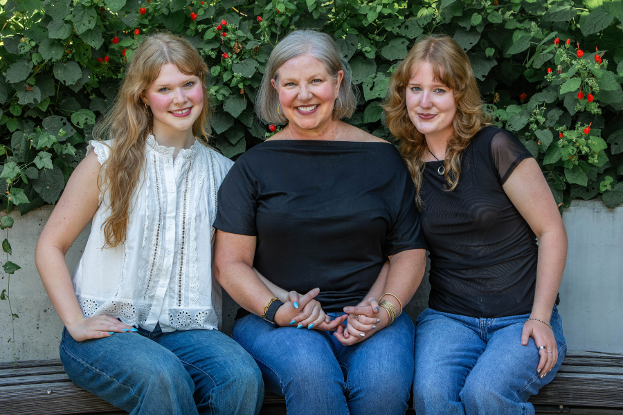 thm_aug-2026-sm-senior-photos-waterloo-park-austin-138.webp