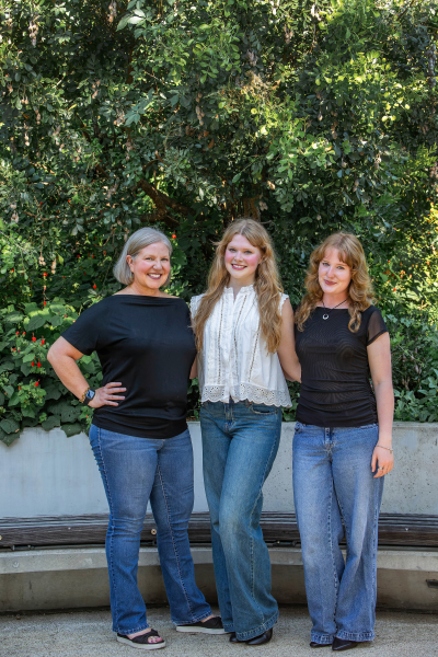 thm_aug-2026-sm-senior-photos-waterloo-park-austin-143.webp
