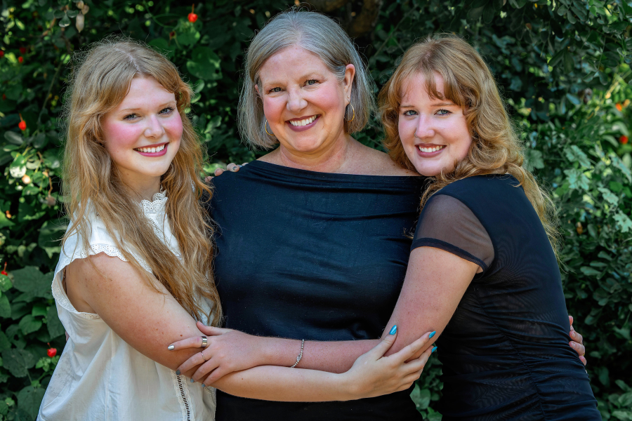 thm_aug-2026-sm-senior-photos-waterloo-park-austin-146.webp